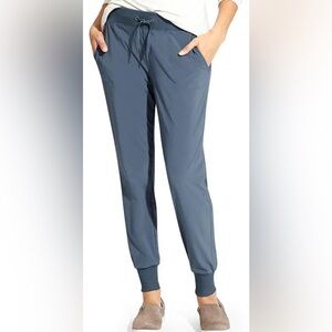 Woman’s Athleta cobblestone gray city jogger Pant